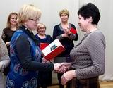 Среди награжденных – ответственный секретарь комиссии по делам несовершеннолетних и защите их прав администрации Ханкайского муниципального района Татьяна Ковалева (на заднем плане снимка)