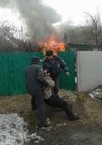 Полицейские еще до прибытия пожарных спасли хозяина дома
