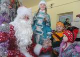 Все ребята радовались сладким подаркам