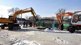 Чтобы раскопать промёрзшую землю, зачастую приходится прибегать к помощи гидромолота