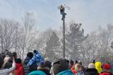 Все подарки с масленичного столба были сорваны