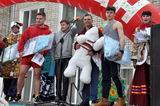 Наградой парням за силу ловкость и смелость в этом году стали гладильная доска, набор инструментов, большая мягкая игрушка и тёплый плед