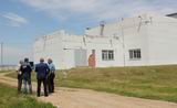 Представители районной администрации и компании-подрядчика осмотрели место предстоящего строительства второй очереди группового водовода, который будет построен на территории ныне действующего